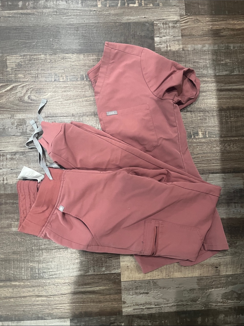 Figs Women's Dusty Rose Scrub Jogger Set
